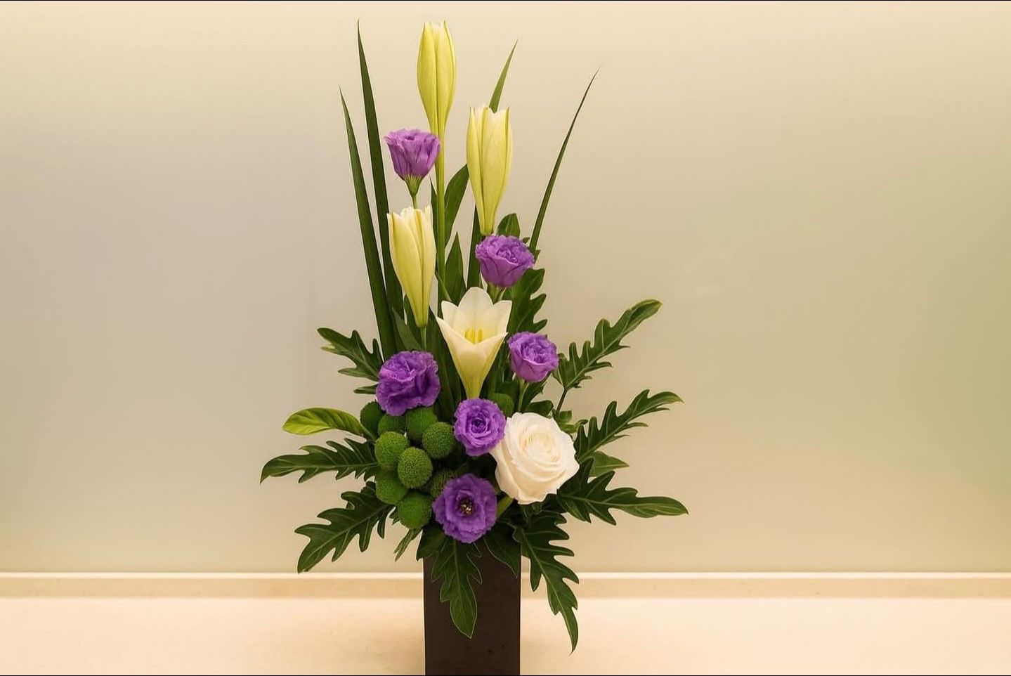 Vertical Modern Flower Arrangement
